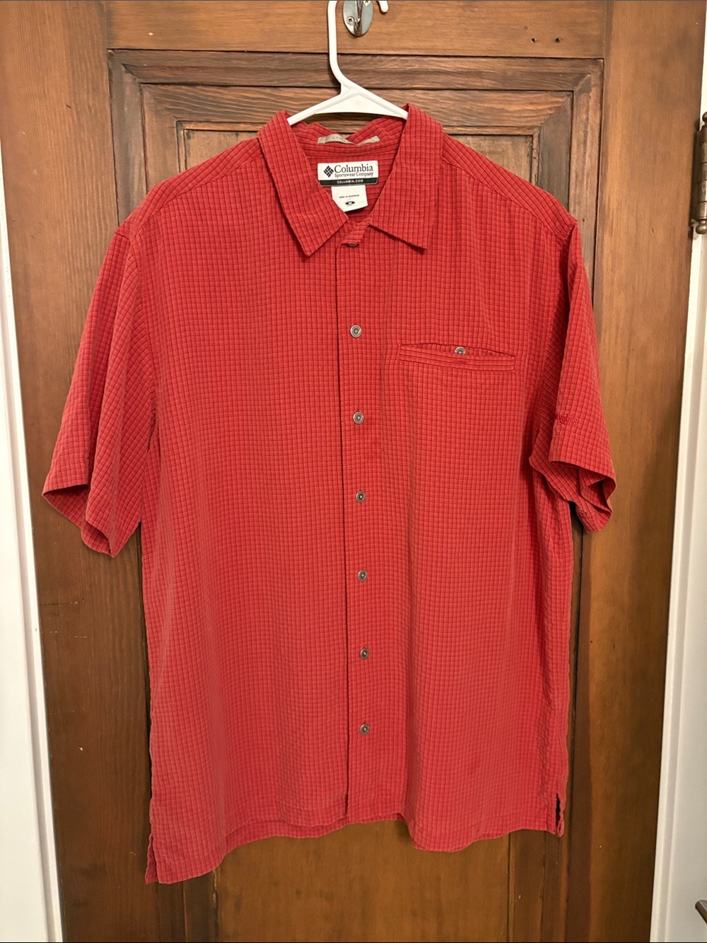 Columbia Men's Red Short-Sleeve Button-Up Shirt